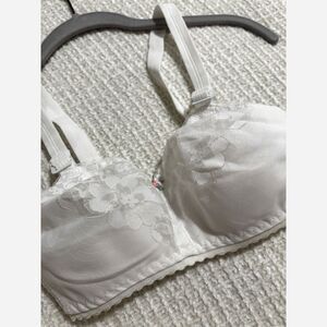 Vintage PennyRich 27A/B White Floral Satin Bra Rare Small Band Pinup Cottagecore